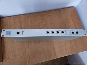 UniFi USG-PRO-4 - 3