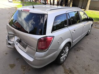 Rozpredám Opel Astra H combi HB benzín diesel - 3