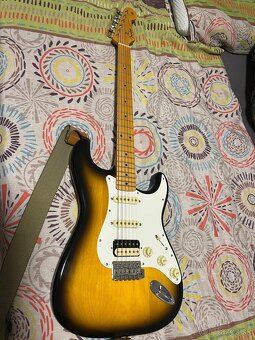 Fender JV Modified 50s Stratocaster HSS MN 2-Tone Sunburst - 3