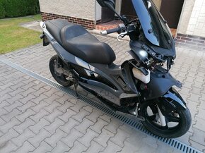 Aprilia sr MAX 125 - 3