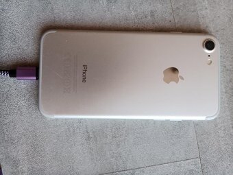 Apple iPhone 7 32GB - 3