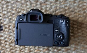 Canon Eos R8 - 3