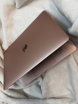 MacBook Air Retina 13-palcový 2019 - 3