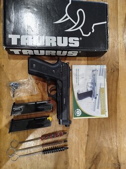 Taurus PT92 - 3