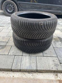 Predám 2ks zimné pneu Falken 225/45R19 - 3