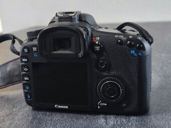 Canon EOS 7D - 3