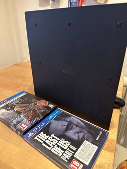 Playstation 4 Pro (plus 2 ovládače a 2 hry) - 3