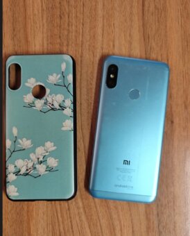 Xiaomi Mi A2 Lite s puzdrom, nabijackou a sluchatkami - 3