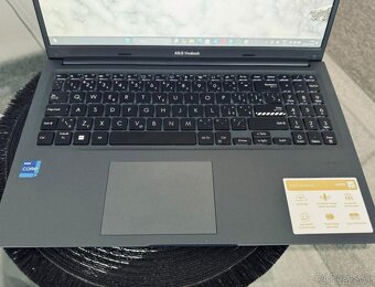 ASUS Vivobook - 3