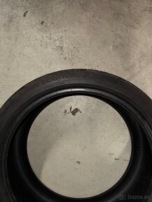 255/35 R19 - 3