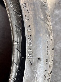 275/40r22 - 3