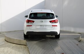 HYUNDAI i30 CW Family 1,6 CRDi 85kW A/T - 3