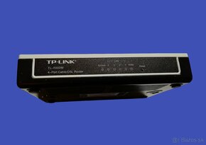 TP-LINK router R402M - 3