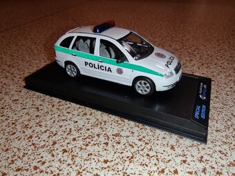 Predám model Škoda Fabia Polícia SR 1:43 - 3