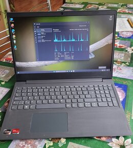 Lenovo V15, ryzen 5 3500U, Vega 8, ssd, 12GB ram, zlava -64% - 3