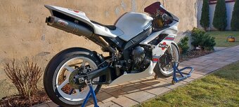 YAMAHA R1 r.v.2008 - 3