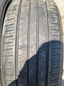 245/45R18 - 3