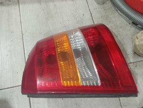 Predam zadne spolujazdcove svetlo na opel astra G rok 2002 - 3