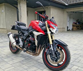 Suzuki GSR 750 - 3