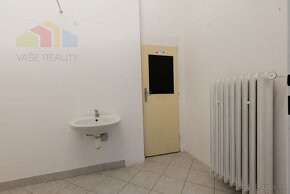 Na prenájom obchodný priestor, 33 m², Herlianska ul., voľný  - 3