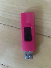 16Gb USB úplne novy - 3