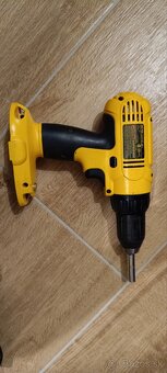 Dewalt - 3