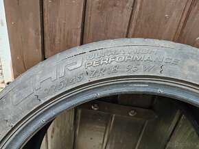 Sebring UHP 225/45 R18 95W - 3