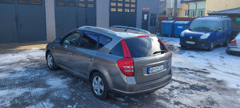 KIA CEED SW 1.6 Benzín - 3