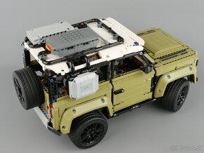 LEGO Land Rover Defender 42110 - 3