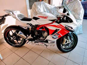 MV Agusta F3    675 - 3