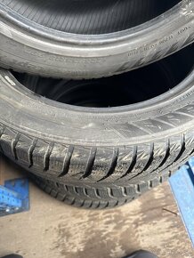 225/55R18 98T - 3