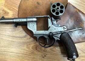 Historicky revolver   Chamelot-Delvigne  1873 - 3