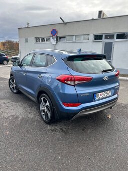 Hyundai Tucson 2.0 CRDi 4x4 PREMIUM - 3