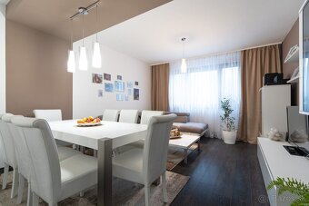 NA PREDAJ KRÁSNY 3 IZBOVÝ BYT S NÁBYTKOM V CENE | 70m2 + LOG - 3