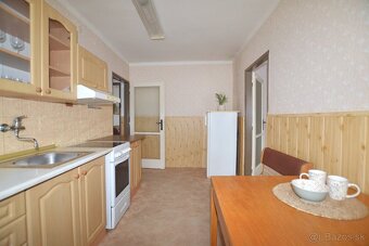 NA PREDAJ | 3 izbový byt, 69 m2,  ul. 9. mája, SVIT - 3