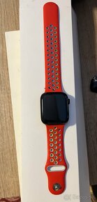 Apple Watch SE 44 mm Tmavo atramentový hliník s tmavo atrame - 3