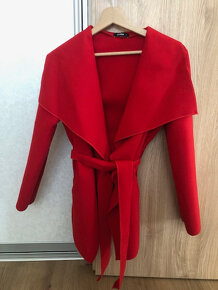Jarný kabátik v krásnej červenej farbe - 3
