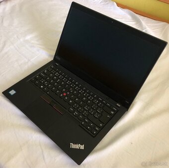 Lenovo ThinkPad T490 - 3