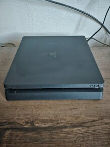 Predám PS4 SLIM 500GB+ 2 ovládače - 3