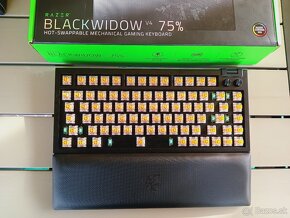 RAZER BLACKWIDOW V4 75% - 3