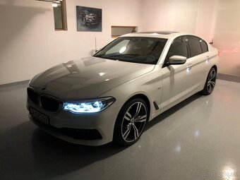 BMW 530d xDrive, HUD, soft-close, display key, šíber, DPH - 3