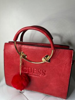 Guess kabelka cervena - 3