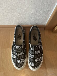 Slip-on vans - 3