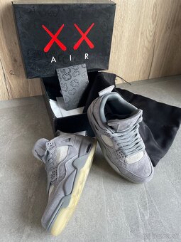 Nike Air Jordan 4 Retro x Kaws Cool Grey - 3