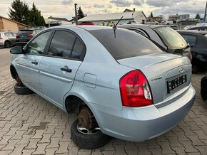 Lacno rozpredám Hyundai Accent 1999-2005 na náhradné diely - 3