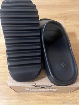 Yeezy Slide Onyx veľkosť 45 - 3