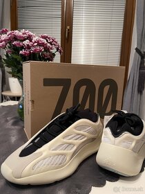 yeezy 700 - 3