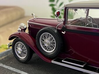 1:18 1932 ŠKODA 860 Cabriolet Closed - Burgundy - ABREX - 3