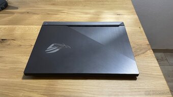 Asus ROG Strix Scar III - 3