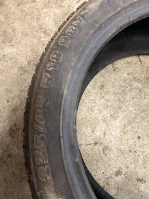 Predám jeden ks zimné pneu Taurus 235/45R18 98V - 3